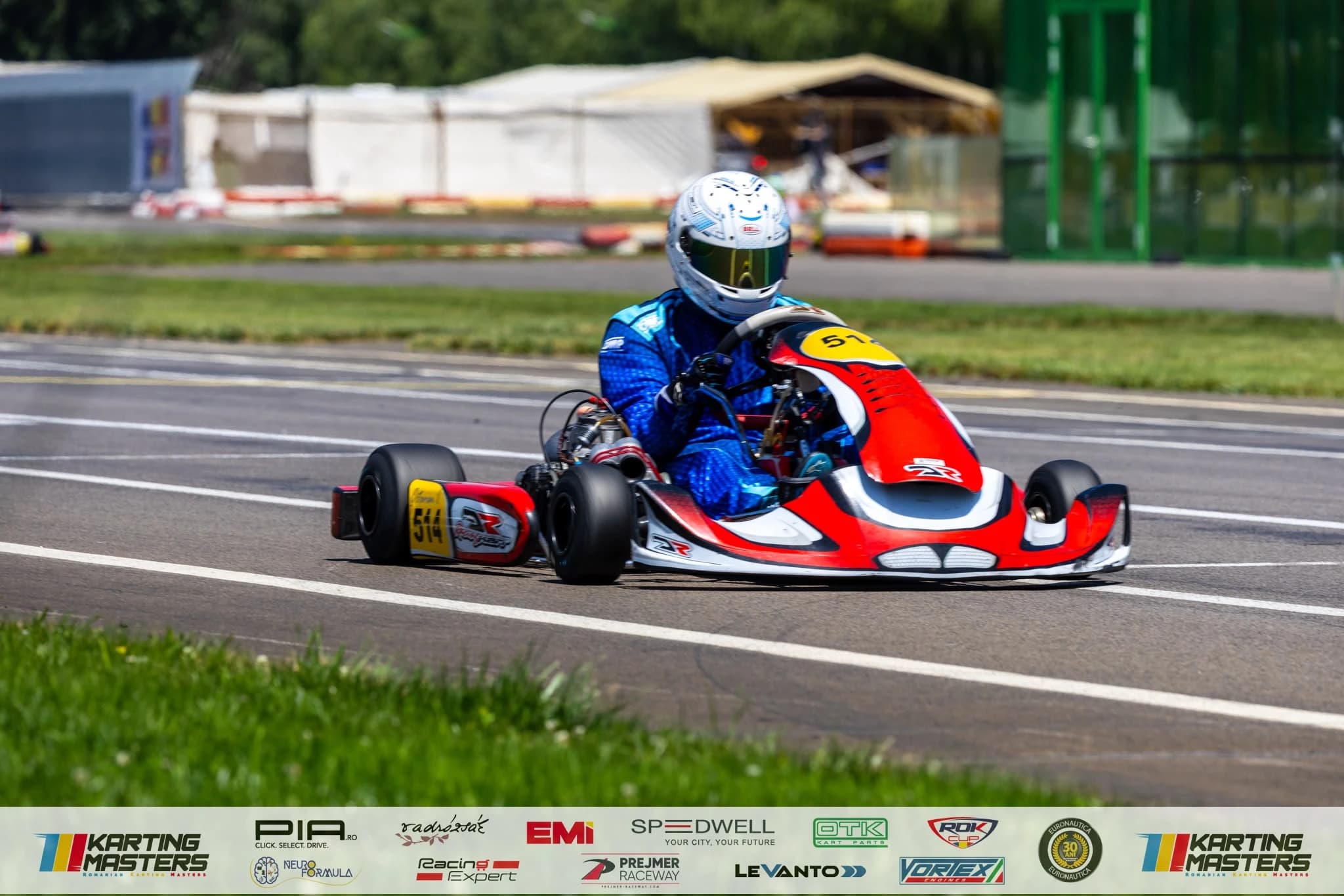 Kartul clubului în viraj, pe circuit