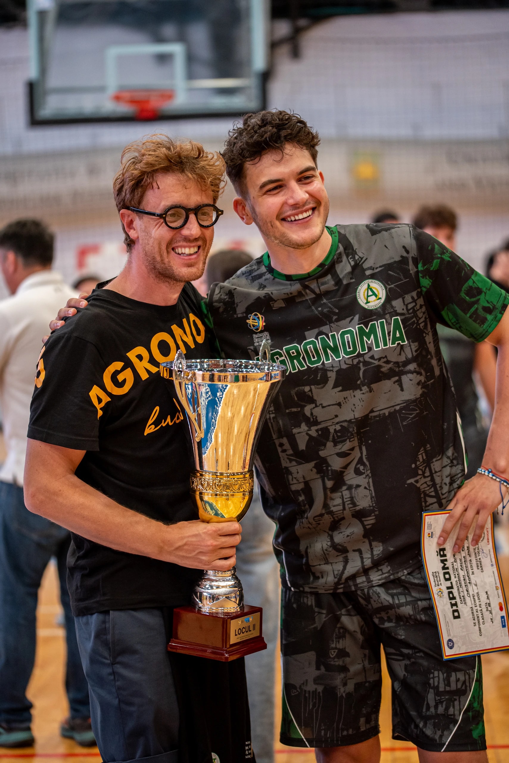 Cupa și diploma, după finalul campionatului